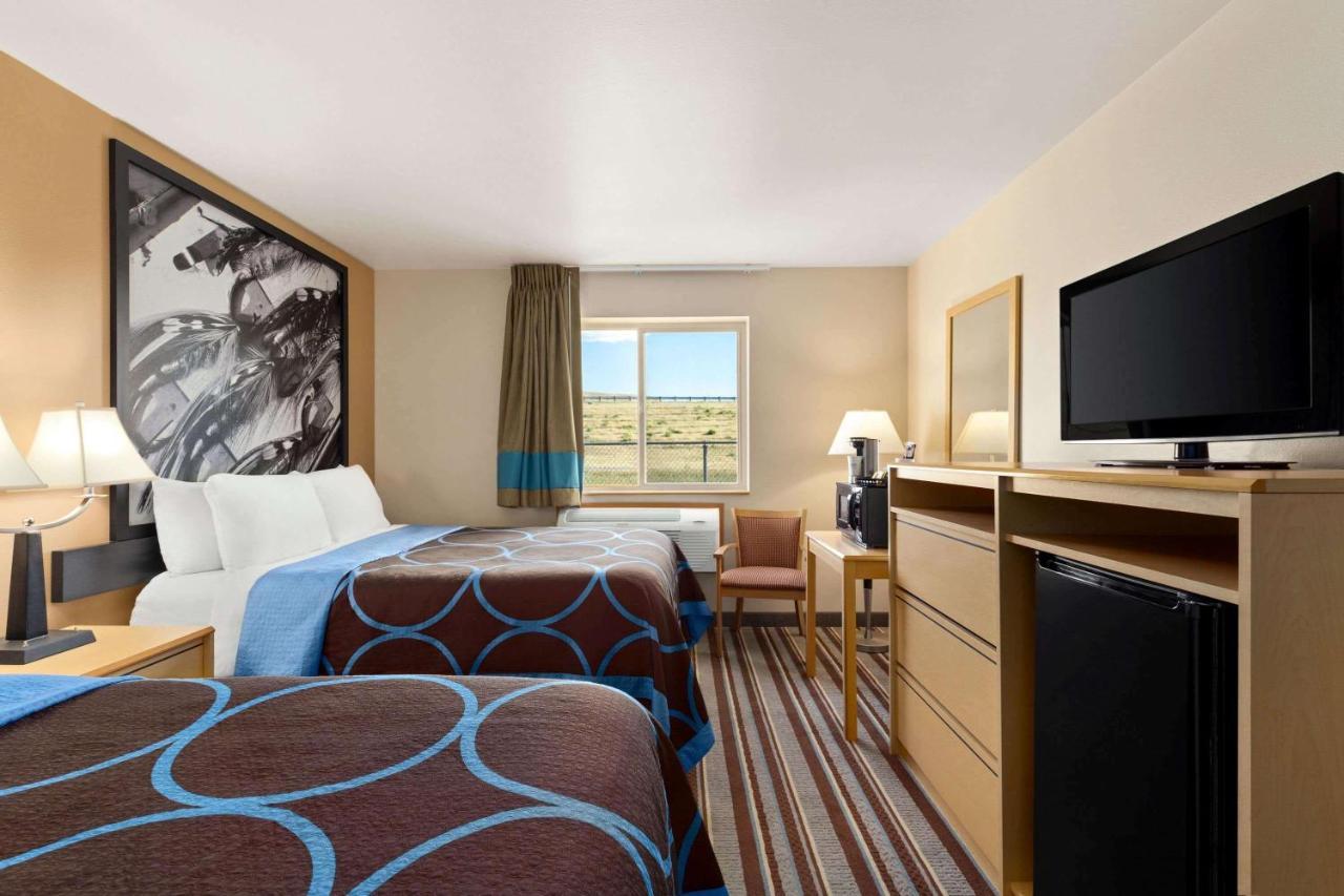 Super 8 by Wyndham Big Timber Motel Bagian luar foto