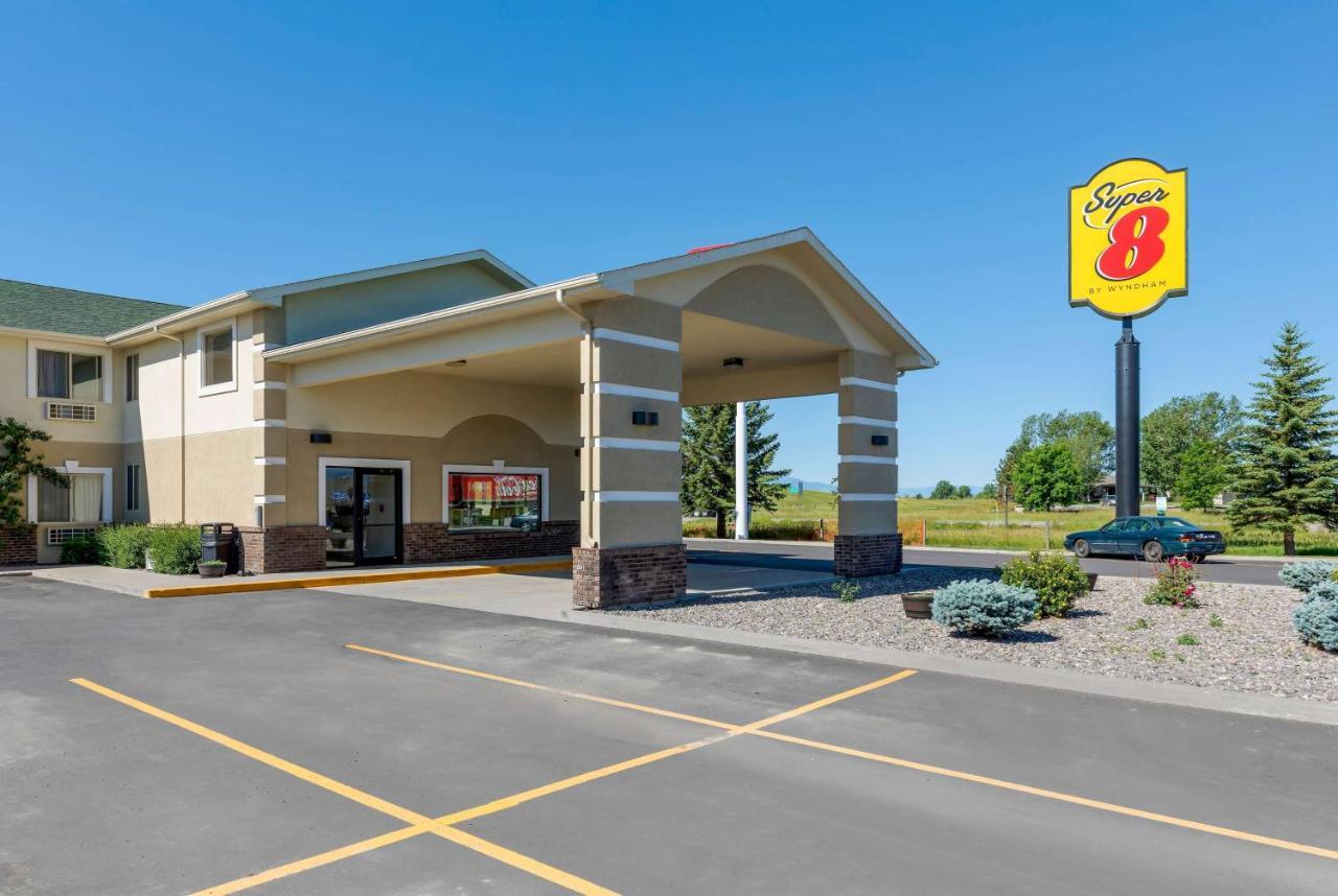 Super 8 by Wyndham Big Timber Motel Bagian luar foto