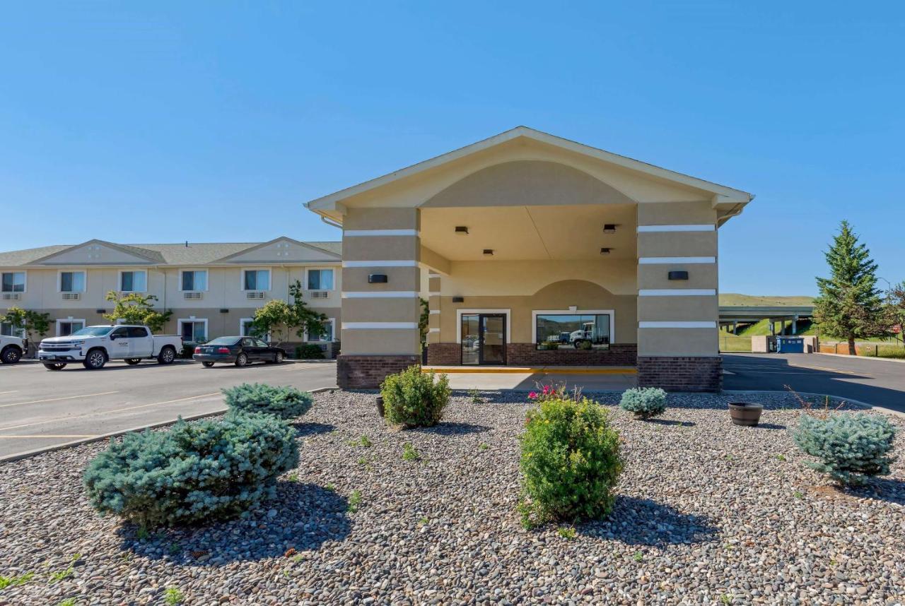 Super 8 by Wyndham Big Timber Motel Bagian luar foto