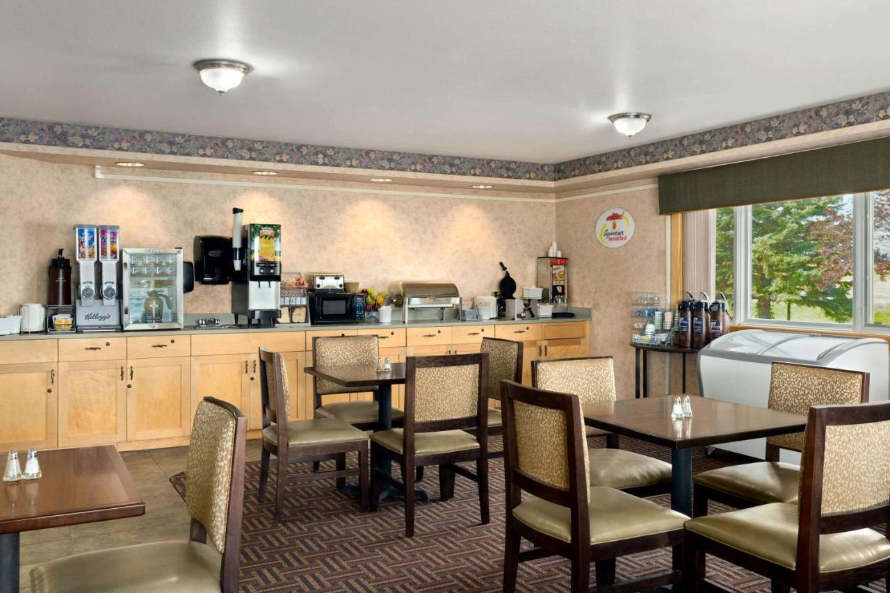 Super 8 by Wyndham Big Timber Motel Bagian luar foto