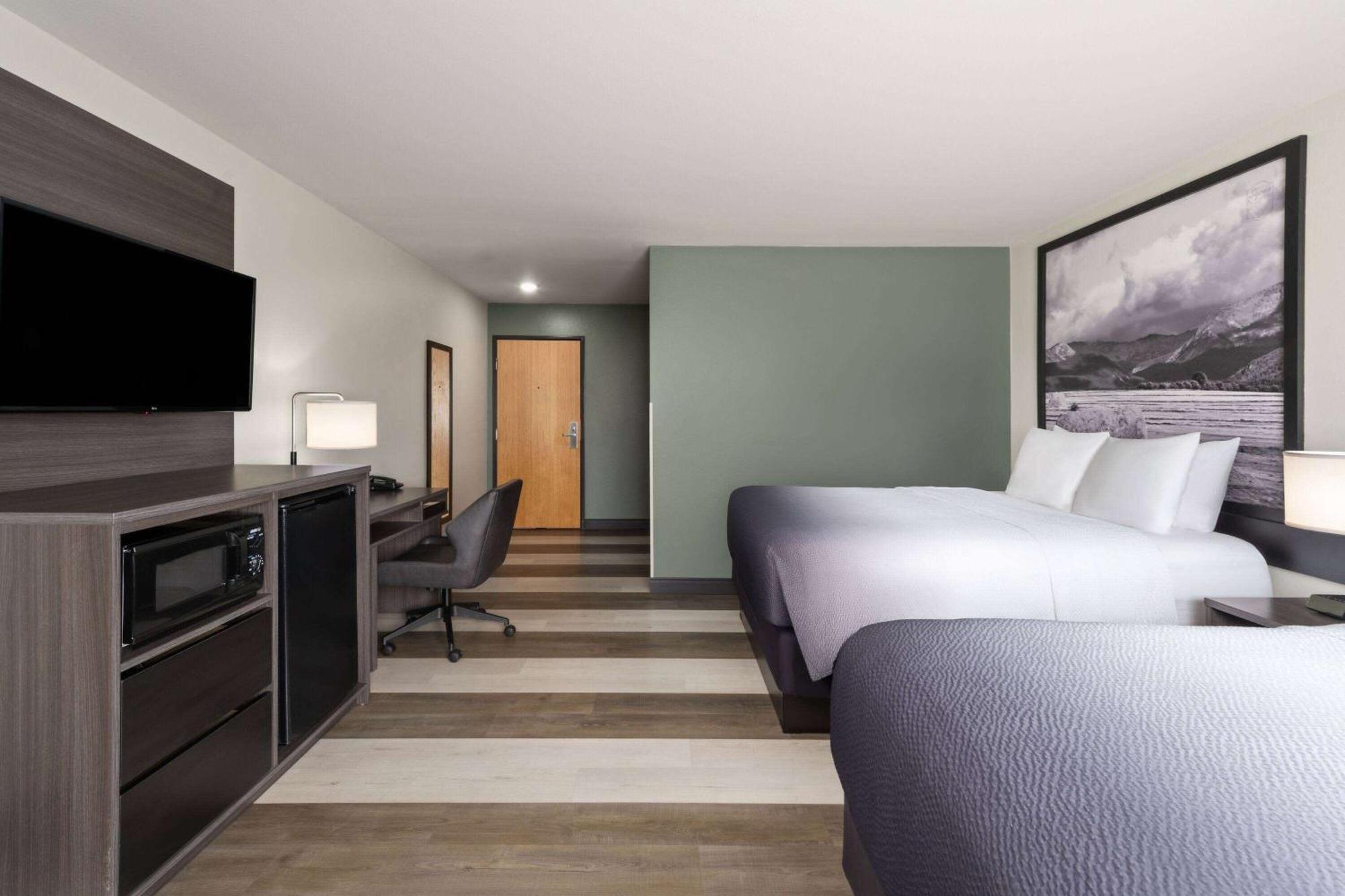 Super 8 by Wyndham Big Timber Motel Bagian luar foto
