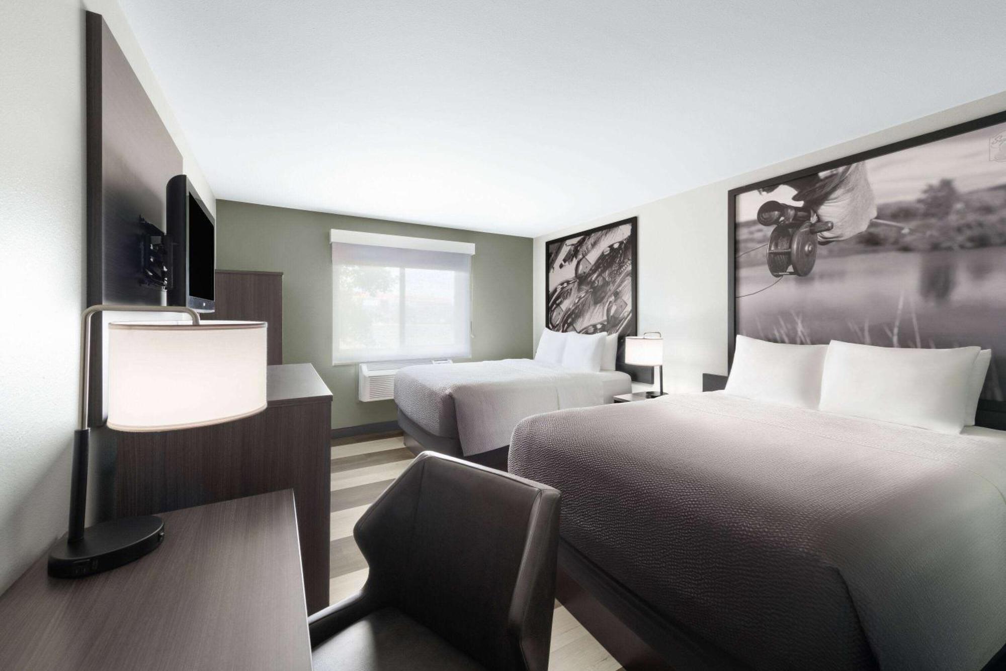 Super 8 by Wyndham Big Timber Motel Bagian luar foto