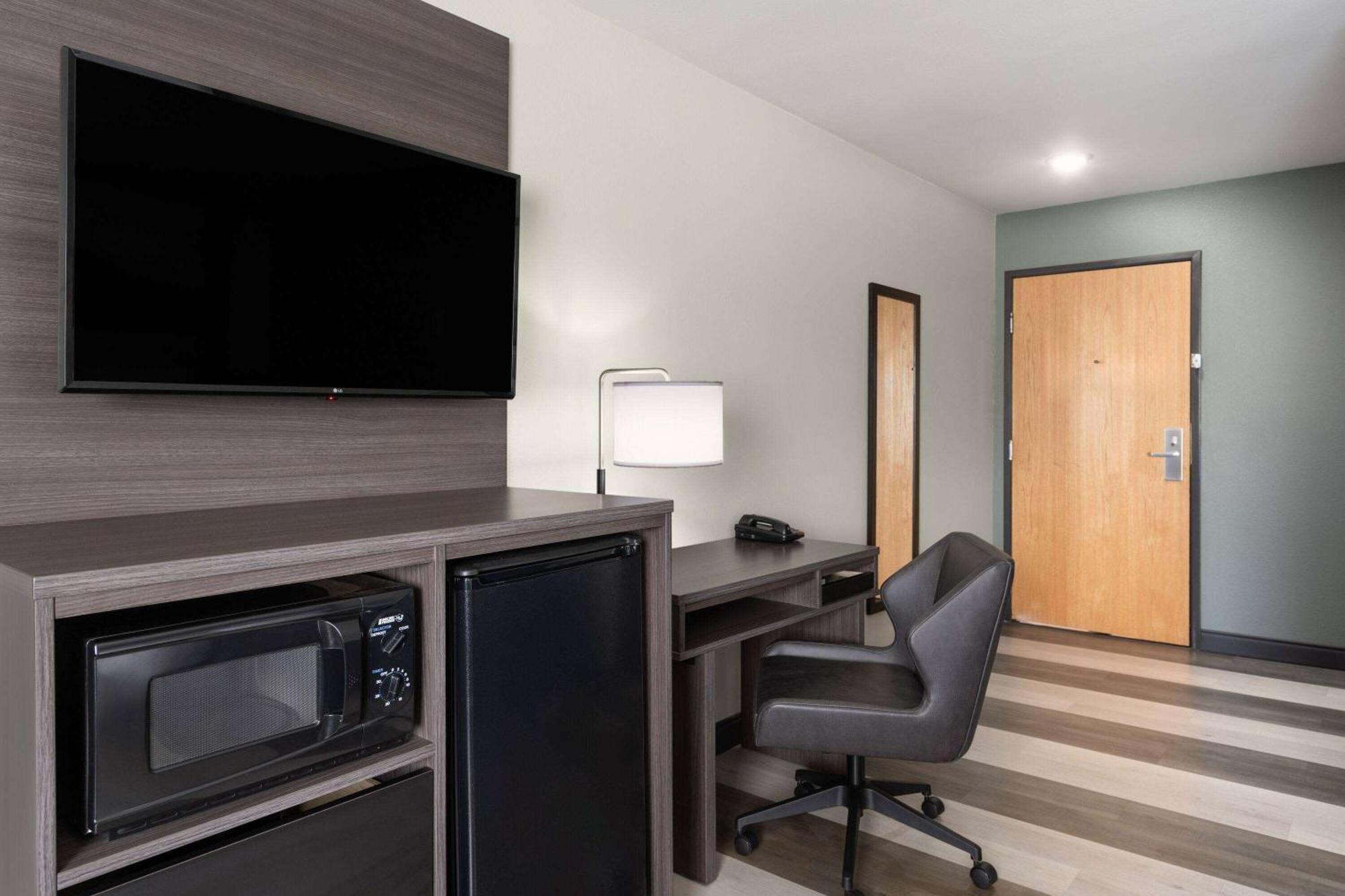 Super 8 by Wyndham Big Timber Motel Bagian luar foto