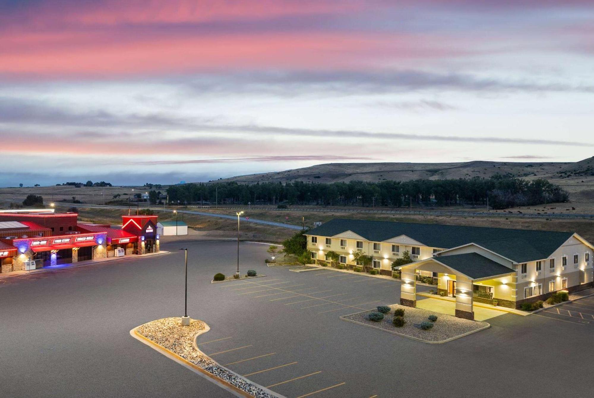 Super 8 by Wyndham Big Timber Motel Bagian luar foto
